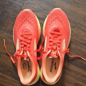 NWOT Brooks Hyperion Tempo Running Shoes